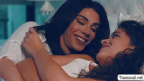 Lucky girl gets her stepbrother's mouth hard to stick