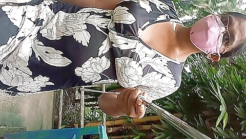 Amateur solo girl takes off her outfit in the park