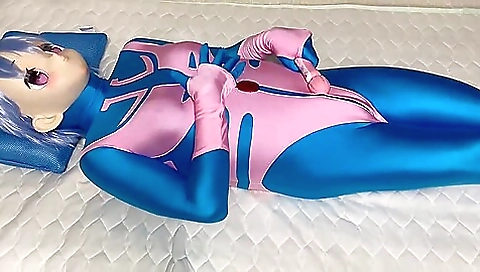 Sexy beauty cumming as she plays with her own cock