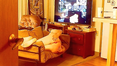 Tight ass pleasure with milf on homemade solo scene