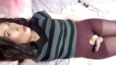 Amateur shemale gets naked by her boyfriend and enjoys sex